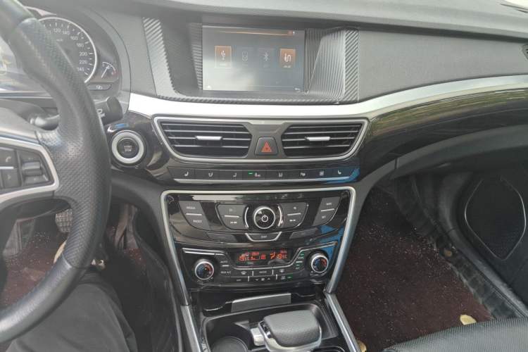 Used Geely Auto Emgrand GT 2015 3.5L Flagship Edition Audio And AC Panel