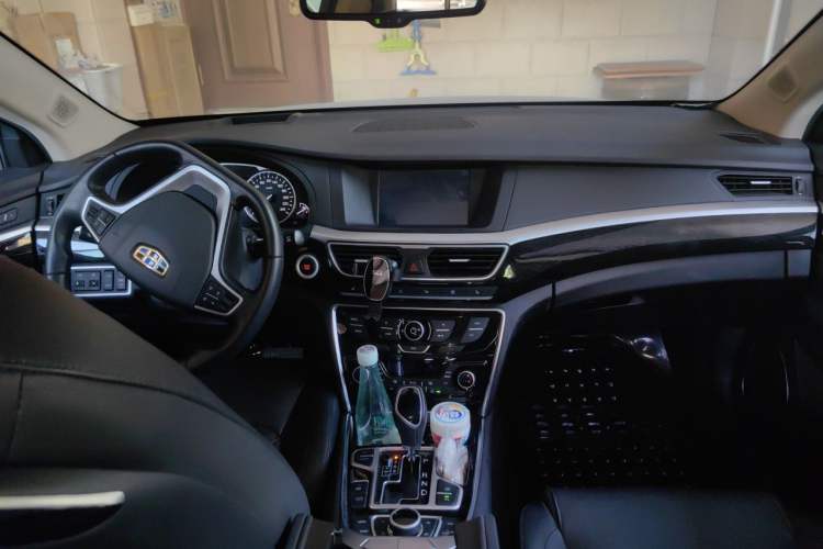 Used Geely Auto Emgrand GT 2015 1.8T Flagship Model Center Console