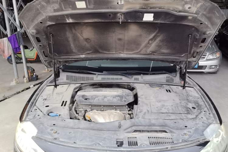 Used Geely Auto Emgrand GT 2015 2.4L Comfort Model Engine Bay
