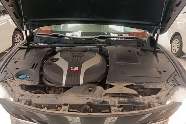 Used Geely Auto Emgrand GT 2015 1.8T Flagship Model Engine Bay