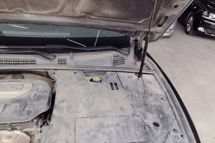 Used Geely Auto Emgrand GT 2015 2.4L Comfort Model Engine Bay Left