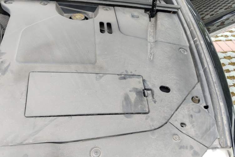 Used Geely Auto Emgrand GT 2015 2.4L Comfort Model Engine Bay Left