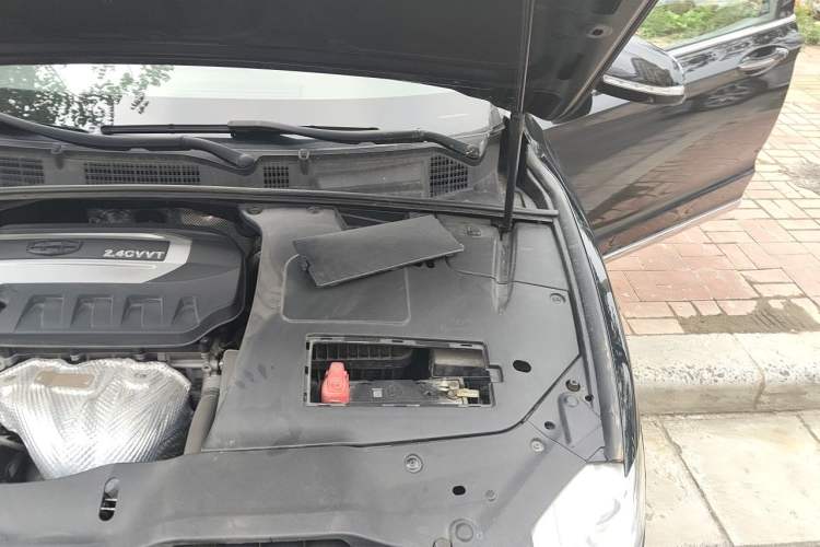 Used Geely Auto Emgrand GT 2015 2.4L Comfort Model Engine Bay Left