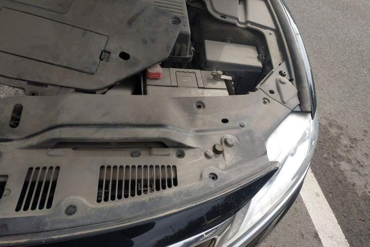 Used Geely Auto Emgrand GT 2015 2.4L Standard Edition Engine Bay Left