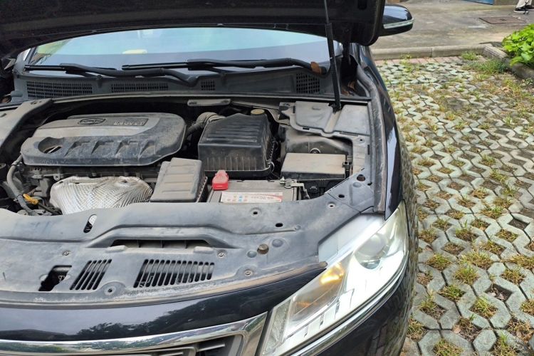 Used Geely Auto Emgrand GT 2015 2.4L Comfort Model Engine Bay Left