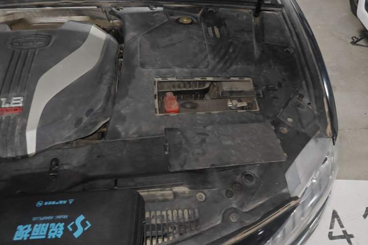 Used Geely Auto Emgrand GT 2015 1.8T Comfort Model Engine Bay Left