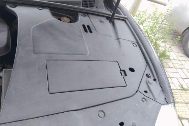 Used Geely Auto Emgrand GT 2015 2.4L Comfort Model Engine Bay Left