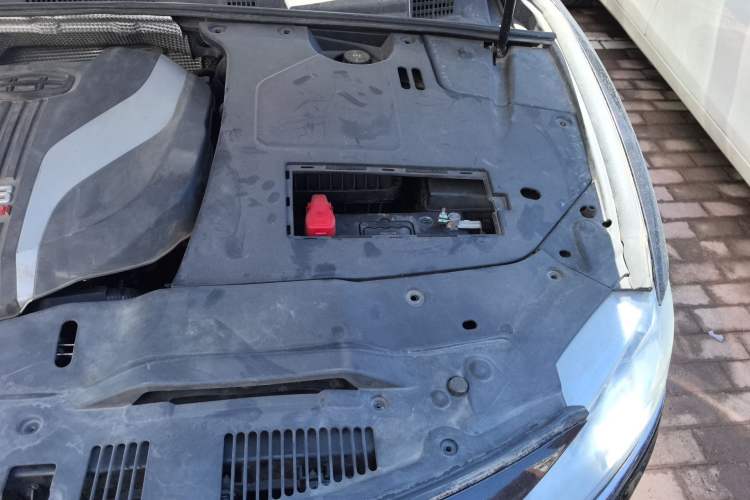 Used Geely Auto Emgrand GT 2015 1.8T Flagship Model Engine Bay Left