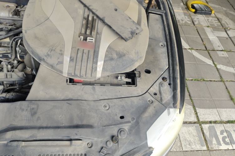 Used Geely Auto Emgrand GT 2015 1.8T Flagship Model Engine Bay Left