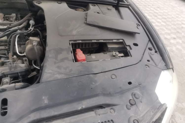 Used Geely Auto Emgrand GT 2015 1.8T Flagship Model Engine Bay Left