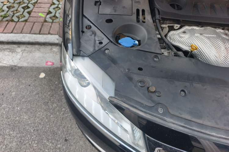 Used Geely Auto Emgrand GT 2015 2.4L Comfort Model Engine Bay Right