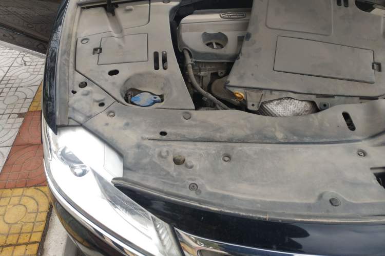 Used Geely Auto Emgrand GT 2015 2.4L Standard Edition Engine Bay Right