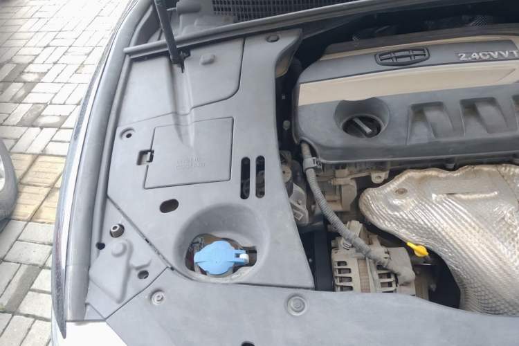 Used Geely Auto Emgrand GT 2015 2.4L Comfort Model Engine Bay Right
