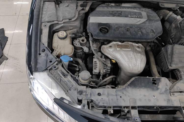 Used Geely Auto Emgrand GT 2015 2.4L Comfort Model Engine Bay Right