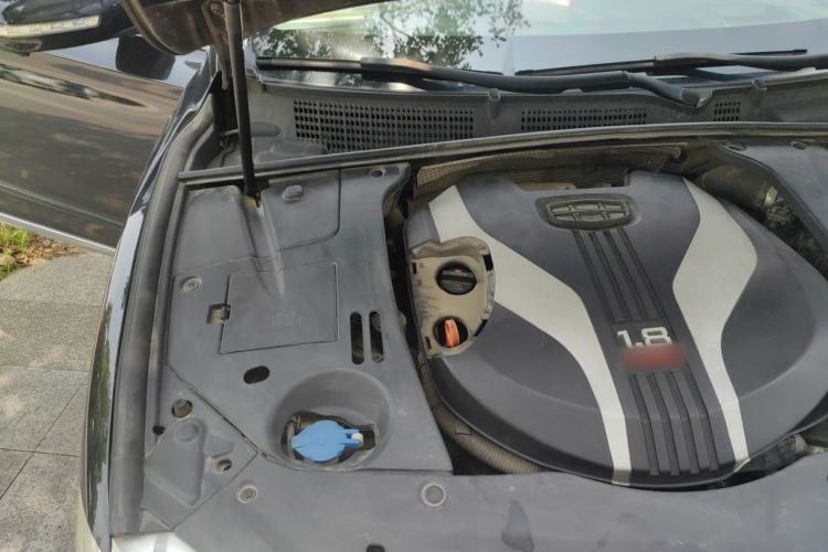 Used Geely Auto Emgrand GT 2015 1.8T Flagship Model Engine Bay Right