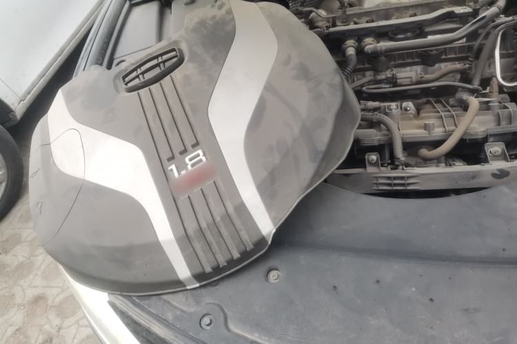 Used Geely Auto Emgrand GT 2015 1.8T Flagship Model Engine Bay Right