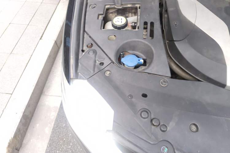 Used Geely Auto Emgrand GT 2015 1.8T Flagship Model Engine Bay Right