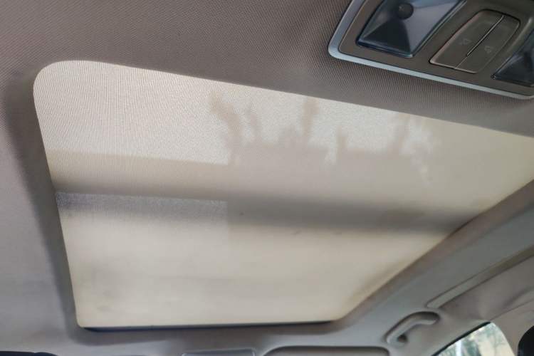 Used Geely Auto Emgrand GT 2015 1.8T Comfort Model Headliner
