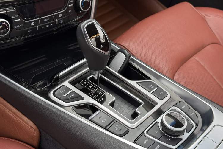 Used Geely Auto Emgrand GT 2015 1.8T Flagship Model Interior 3