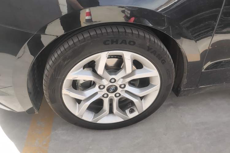 Used Geely Auto Emgrand GT 2015 1.8T Flagship Model Left Front Wheel Hub