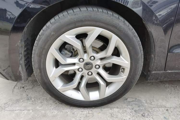 Used Geely Auto Emgrand GT 2015 1.8T Premium Model Left Front Wheel Hub
