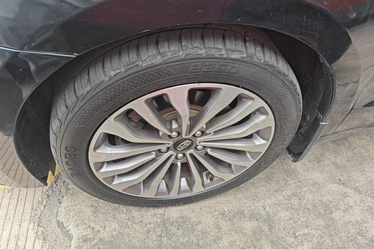 Used Geely Auto Emgrand GT 2015 1.8T Flagship Model Left Front Wheel Hub