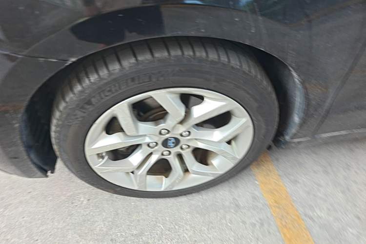 Used Geely Auto Emgrand GT 2015 1.8T Flagship Model Left Front Wheel Hub