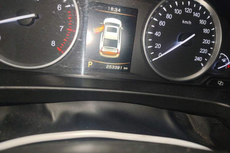 Used Geely Auto Emgrand GT 2015 1.8T Comfort Model Odometer Close Up