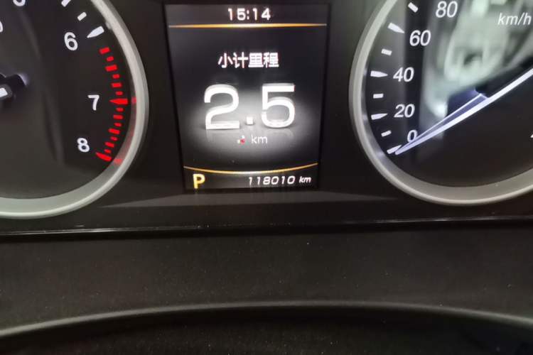 Used Geely Auto Emgrand GT 2015 2.4L Comfort Model Odometer Close Up