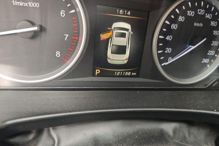 Used Geely Auto Emgrand GT 2015 2.4L Luxury Model Odometer Close Up