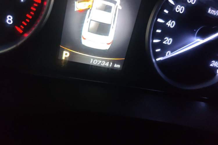 Used Geely Auto Emgrand GT 2015 1.8T Premium Model Odometer Close Up
