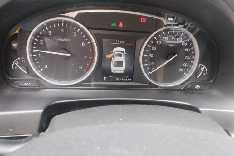 Used Geely Auto Emgrand GT 2015 1.8T Premium Model Odometer Close Up