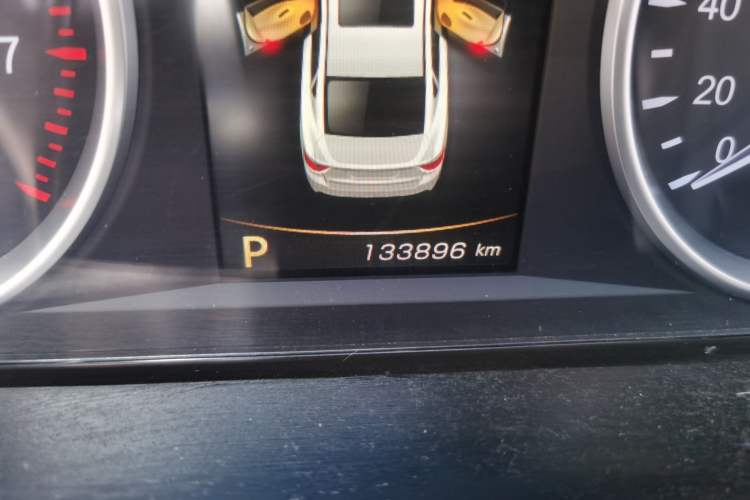 Used Geely Auto Emgrand GT 2015 1.8T Flagship Model Odometer Close Up
