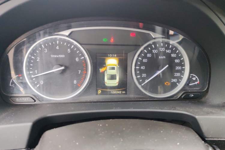 Used Geely Auto Emgrand GT 2015 1.8T Comfort Model Odometer Close Up