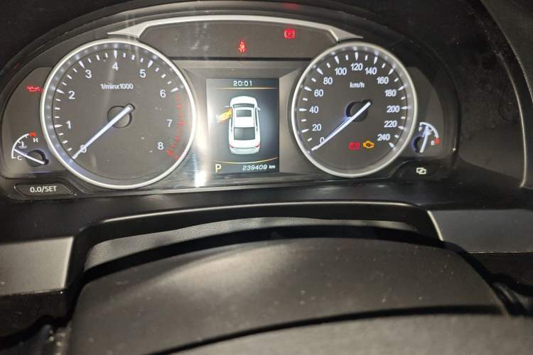 Used Geely Auto Emgrand GT 2015 1.8T Premium Model Odometer Close Up