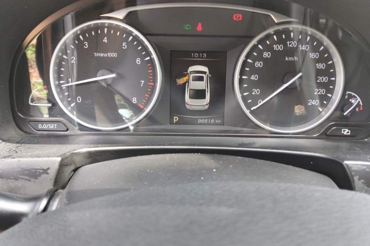 Used Geely Auto Emgrand GT 2015 2.4L Comfort Model Odometer Close Up