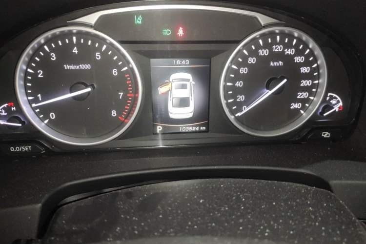 Used Geely Auto Emgrand GT 2015 1.8T Flagship Model Odometer Close Up