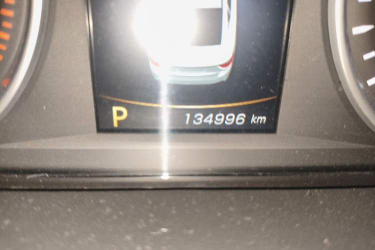 Used Geely Auto Emgrand GT 2015 1.8T Premium Model Odometer Close Up
