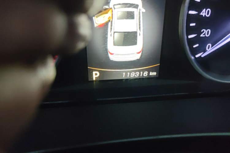 Used Geely Auto Emgrand GT 2015 2.4L Standard Edition Odometer Close Up