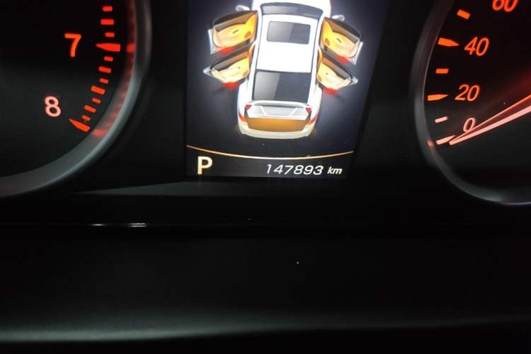 Used Geely Auto Emgrand GT 2015 1.8T Comfort Model Odometer Close Up