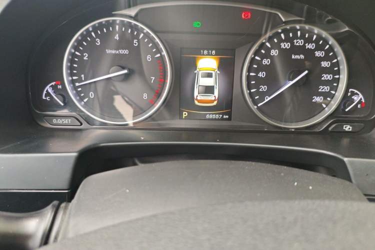 Used Geely Auto Emgrand GT 2015 1.8T Premium Model Odometer Close Up
