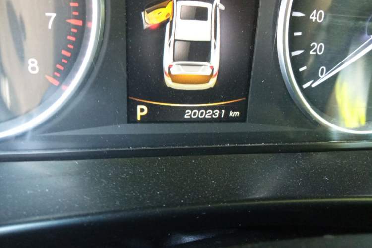 Used Geely Auto Emgrand GT 2015 2.4L Comfort Model Odometer Close Up