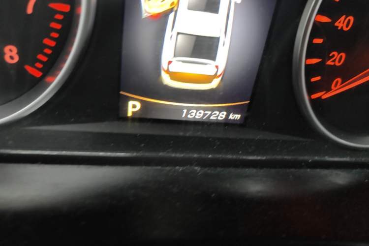Used Geely Auto Emgrand GT 2015 2.4L Comfort Model Odometer Close Up