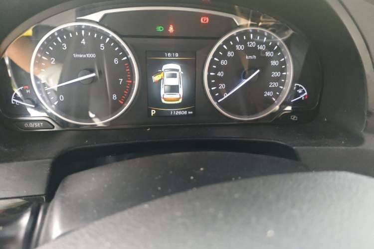 Used Geely Auto Emgrand GT 2015 1.8T Flagship Model Odometer Close Up