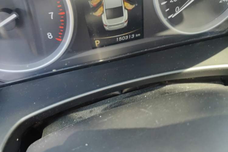Used Geely Auto Emgrand GT 2015 1.8T Flagship Model Odometer Close Up