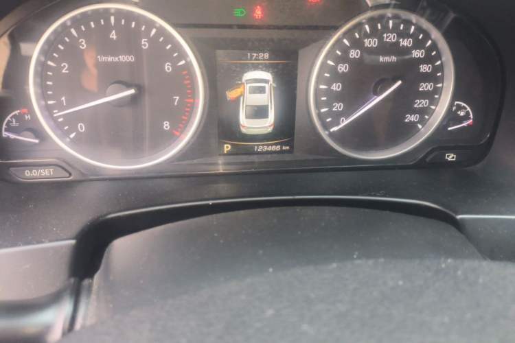 Used Geely Auto Emgrand GT 2015 1.8T Flagship Model Odometer Close Up