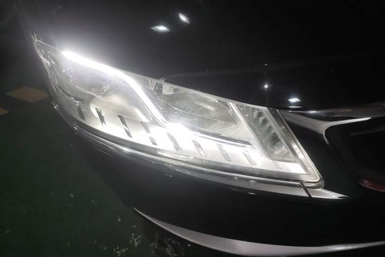Used Geely Auto Emgrand GT 2015 1.8T Flagship Model Right Front Headlight