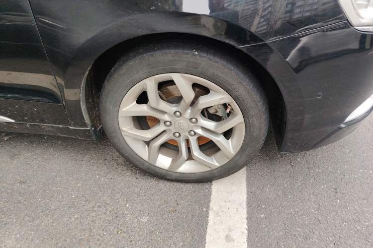 Used Geely Auto Emgrand GT 2015 1.8T Flagship Model Right Front Wheel Hub