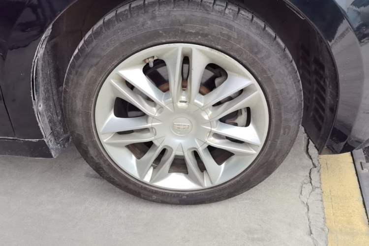 Used Geely Auto Emgrand GT 2015 2.4L Comfort Model Right Front Wheel Hub