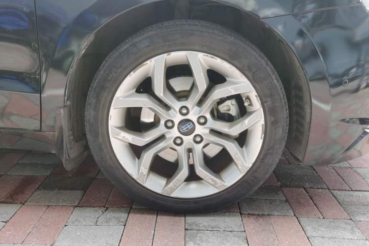 Used Geely Auto Emgrand GT 2015 1.8T Flagship Model Right Front Wheel Hub
